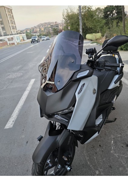 Yamaha Xmax Techmax Siperlik Ön Cam 2025 Model 52CM Siyah Renkli 4mm Asansörlü modelleri