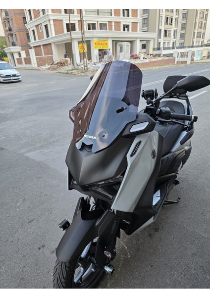 Yamaha Xmax Techmax Siperlik Ön Cam 2025 Model 52CM Siyah Renkli 4mm Asansörlü