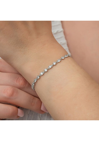 Su Yolu Kare Beyaz Taşlı 925 Ayar Gümüş Bileklik