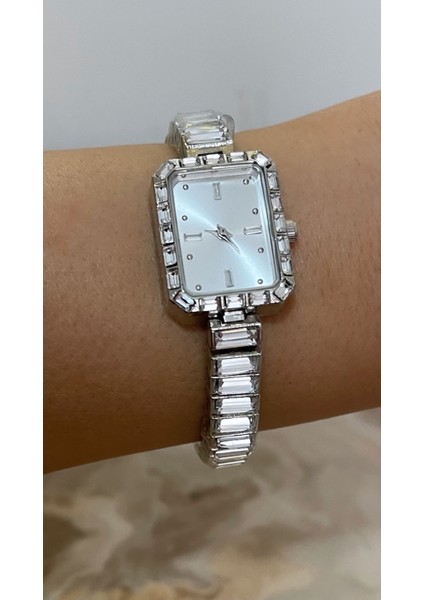 Yeni Sezon Zirkonyum Taşlı Kadın Saat fiyatları