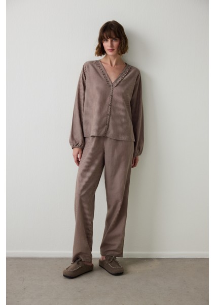 Bej Brownish Ekoseli Gömlek Yaka Pamuklu Bağlama Detaylı Pijama Takımı