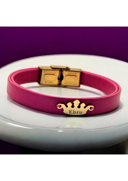 Altın Plakalı 14 Ayar Ebru Ismine Özel Doğal Pembe Derili Taç Motifli Hediye BILEKLIK-642ISIM fiyatları