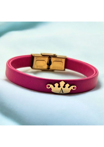 Altın Plakalı 14 Ayar A Harfine Özel Doğal Pembe Derili Taç Motifli Hediye BILEKLIK-642HARF fiyatları