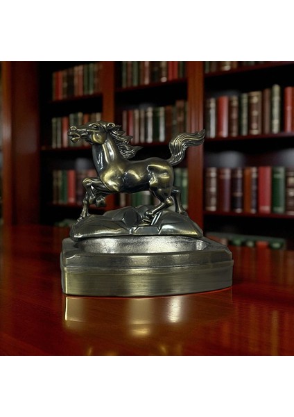 At Figürlü Metal Çakmaklı Masa Kül Tablası