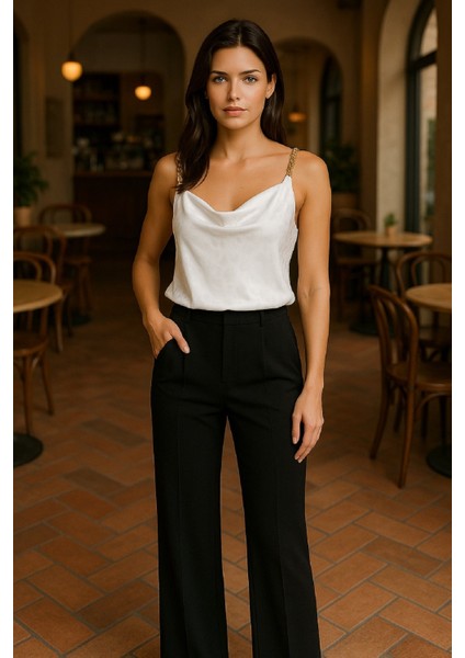 Zincir Askılı Degaje Yaka Görünümlü Jakarlı Saten Bluz fiyatları