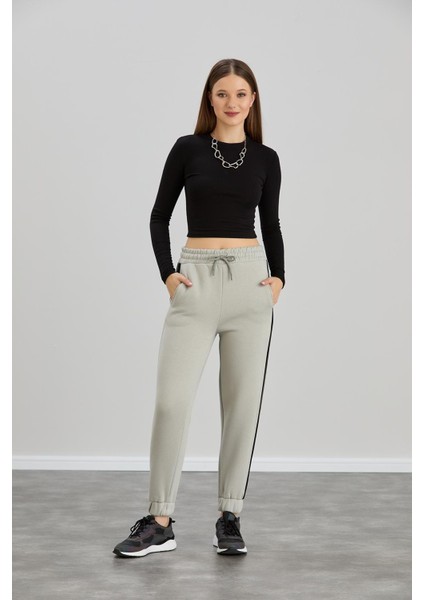 Yanı Şeritli Paça Latikli Üç İplik Eşofman Altı