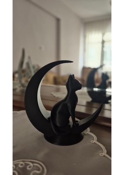Ay Üzerinde Zarif Kedi Figürü – Dekoratif Biblo ve Şık Aksesuar modelleri