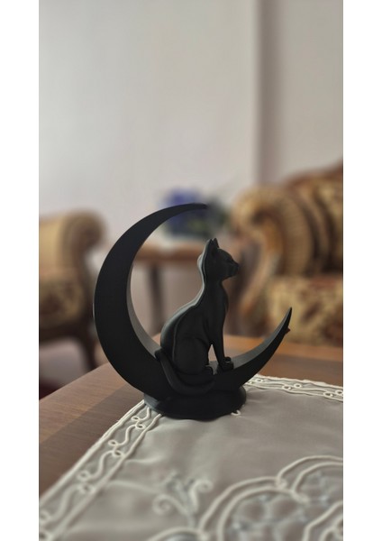 Ay Üzerinde Zarif Kedi Figürü – Dekoratif Biblo ve Şık Aksesuar fırsatları