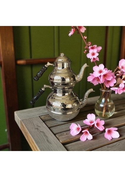 - El Dövmesi Nikel Kaplama Kalın Bakır Çaydanlık – 28 cm Yükseklik, 3.5 Litre Kapasite, Ahşap Saplı Geleneksel & Şık Tasarım – Ömürlük Kullanım ve Dekoratif Sunum Için Ideal