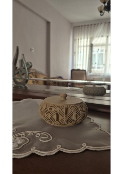 Dekoratif Kapaklı Desenli Kutu – Şık Takı ve Aksesuar Saklama Kabı, Modern Ev Dekorasyonu