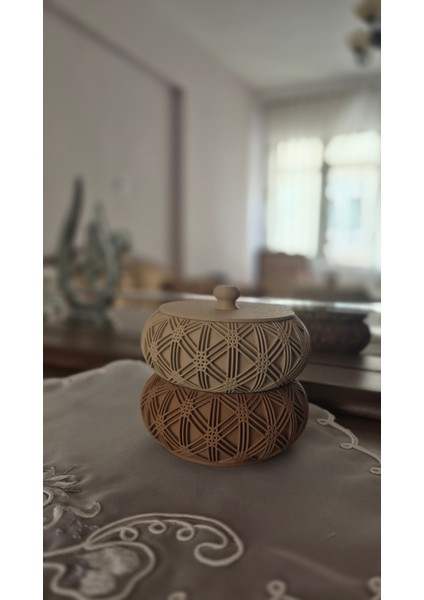 Dekoratif Kapaklı Desenli Kutu – Şık Takı ve Aksesuar Saklama Kabı, Modern Ev Dekorasyonu