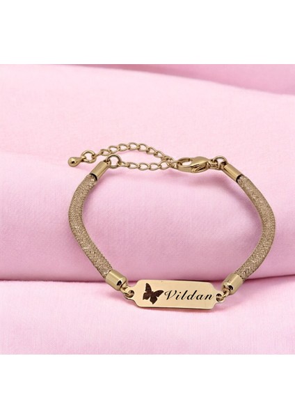 Altın Plakalı 14 Ayar Vildan Ismine Özel Hasır Kordonlu Kelebek Motifli Hediye BILEKLIK-647ISIM fiyatları
