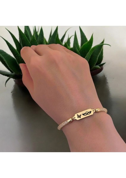 Altın Plakalı 14 Ayar Bal Maske Temalı Hasır Kordonlu Kelebek Motifli Hediye BILEKLIK-647SEMBOL