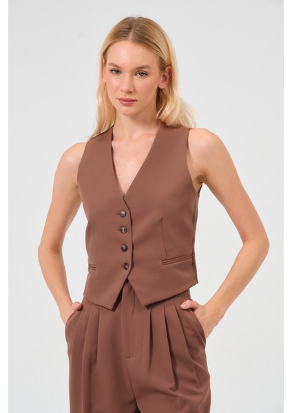 Arkası Astar ve Kemer Detaylı Yelek fırsatları