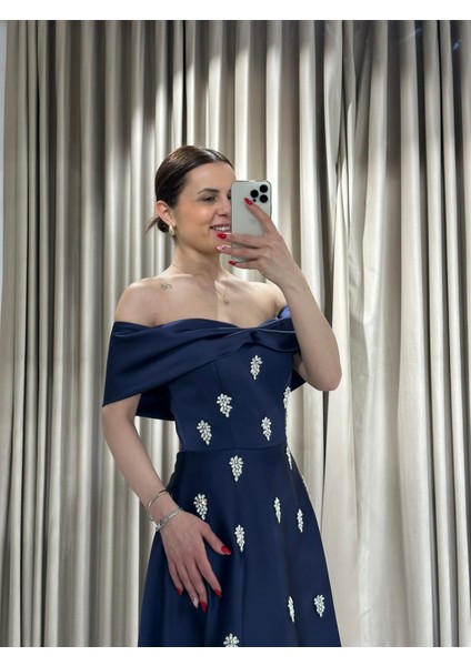 Lacivert Saten Straplez Önü Taşlı Elbise 2284 fırsatları