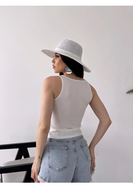 Tül Detaylı Göğüs Dekolteli Kolsuz Bluz fırsatları
