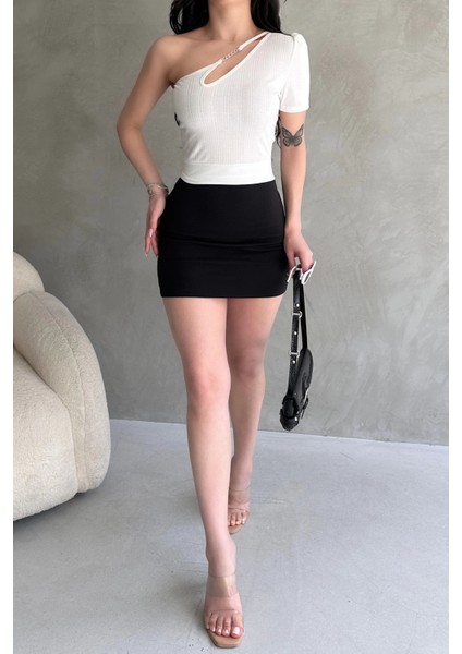 Tek Omuz Zincir Detaylı Crop Bluz indirimleri