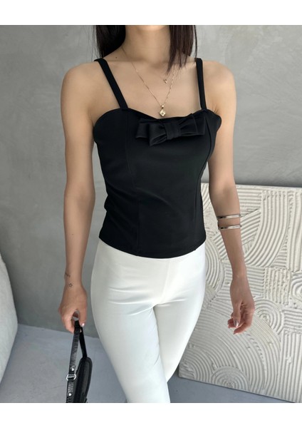 Ip Askılı Yakası Fiyonk Detaylı Crep Bluz