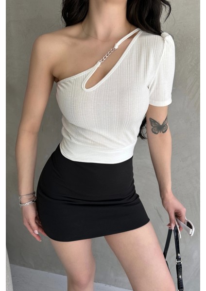 Tek Omuz Zincir Detaylı Crop Bluz