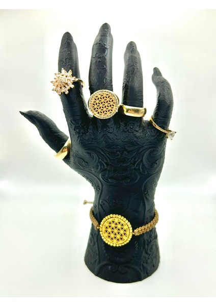 Zarif Işlemeli Kadın Eli Şeklinde Yüzük ve Bileklik Standı
