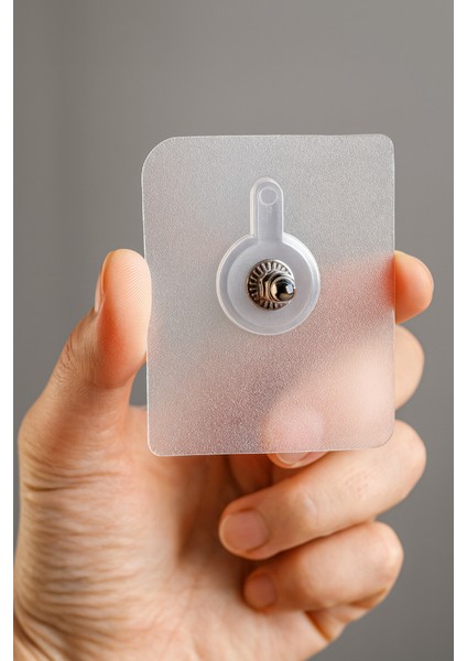 4’lü Yapışkanlı Askı Seti – Metal Vidalı, Güçlü Taşıma Kapasitesi, Iz Bırakmaz Duvar Kancası