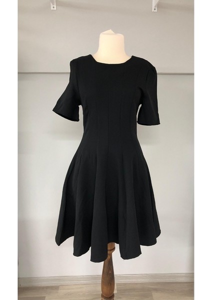 Kısa Kol Siyah Krep Kumaş Mezuniyet Elbisesi