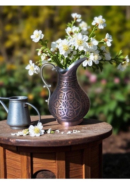 - El Yapımı El Dövmesi Oyma Işlemeli Kalın Bakır Sürahi – 2 Litre Kapasiteli, Selçuklu Motifli, Kalaylı Sağlıklı ve Dekoratif Su, Şerbet, Ayran ve Limonata Sunum Sürahisi fiyatları