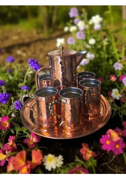 - El Yapımı El Dövmesi Kapaklı Bakır Sürahi Takımı – 2 Litre Kapasiteli Sürahi + 6 Adet 400 cc Bardak + 35 cm Tepsi – Sağlıklı Kalaylı Bakır Su, Şerbet, Ayran ve Içecek Sunum Seti fiyatları