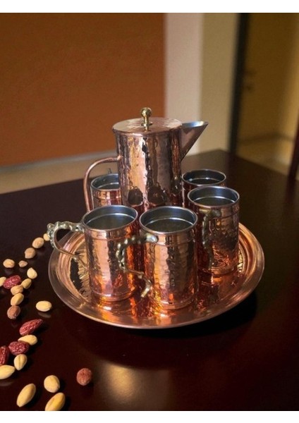 - El Yapımı El Dövmesi Kapaklı Bakır Sürahi Takımı – 2 Litre Kapasiteli Sürahi + 6 Adet 400 cc Bardak + 35 cm Tepsi – Sağlıklı Kalaylı Bakır Su, Şerbet, Ayran ve Içecek Sunum Seti fırsatları