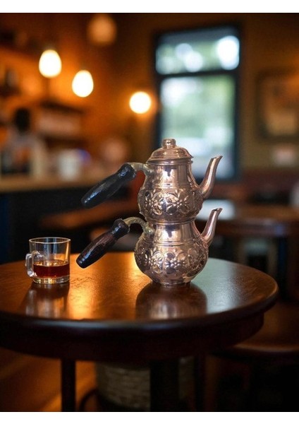 - El Işçiliği Işlemeli Bakır Çaydanlık – 1.5 Litre Kapasiteli, Iki Kapaklı, Geleneksel Sunum Çaydanlığı – Misafir Sunumlarına Özel Şık Bakır Çaydanlık modelleri