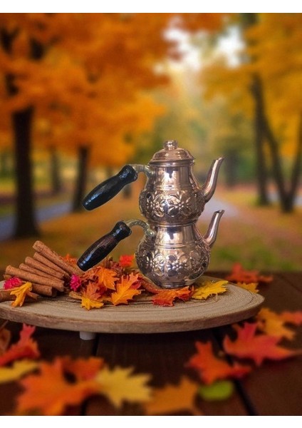 - El Işçiliği Işlemeli Bakır Çaydanlık – 1.5 Litre Kapasiteli, Iki Kapaklı, Geleneksel Sunum Çaydanlığı – Misafir Sunumlarına Özel Şık Bakır Çaydanlık