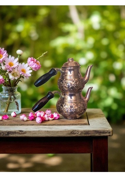 - El Işçiliği Işlemeli Bakır Çaydanlık – 1.5 Litre Kapasiteli, Iki Kapaklı, Geleneksel Sunum Çaydanlığı – Misafir Sunumlarına Özel Şık Bakır Çaydanlık