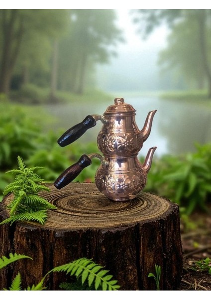- El Işçiliği Işlemeli Bakır Çaydanlık – 1.5 Litre Kapasiteli, Iki Kapaklı, Geleneksel Sunum Çaydanlığı – Misafir Sunumlarına Özel Şık Bakır Çaydanlık