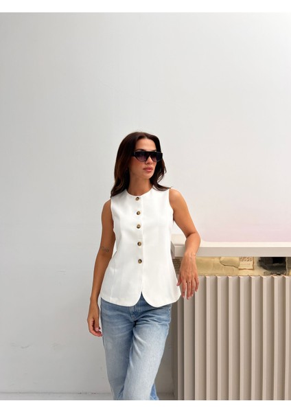 Kadın Beyaz Önü Düğmeli Bisiklet Yaka Yelek