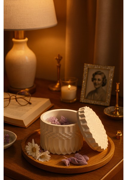 Kristal Kapaklı Dekoratif Kutu – Modern & Zarif Tasarım