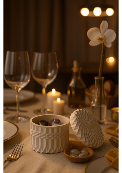 Kristal Kapaklı Dekoratif Kutu – Modern & Zarif Tasarım