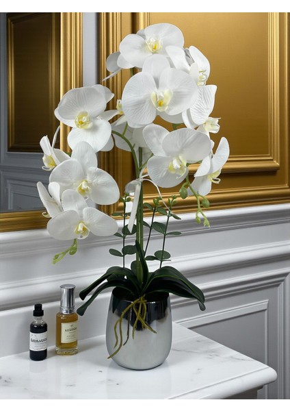 Yapay Çiçek Beyaz Islak Orkide 2 Dallı Lüks Gümüş Metal Saksıda 55 cm Dekoratif Hediye Çiçek Salon Çiçeği