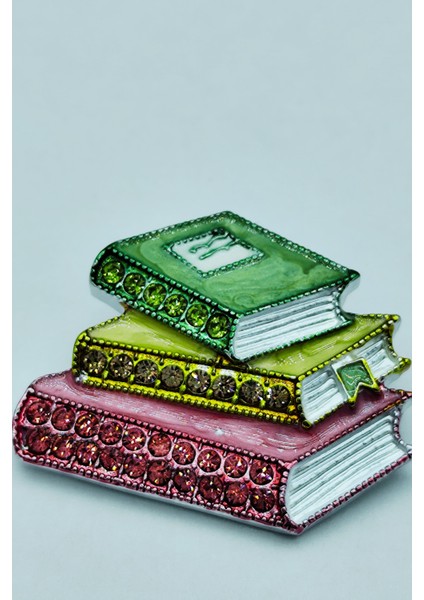 Kitap Aşkı Broşu – Renkli Taşlı Kitap Figürlü Zarif Takı modelleri