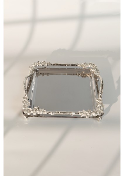 Lüks Gümüş Gül Detaylı Kare Sunum Tepsisi 21X21 cm – Ayaklı