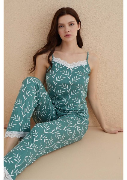 Kadın Pijama Takımı 80115 – İp Askılı & Uzun Alt – Dantelli Yaprak Desenli – Pegasus Kumaş – Yeşil fiyatları