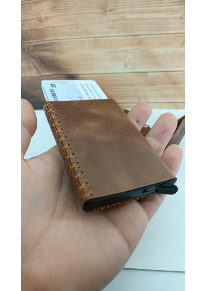 Galatasaray Kişiye Özel Hakiki Deri Mekanizmalı Kartlık , Anahtarlık ve Benzinli Çakmak 3 Lü Set fırsatları