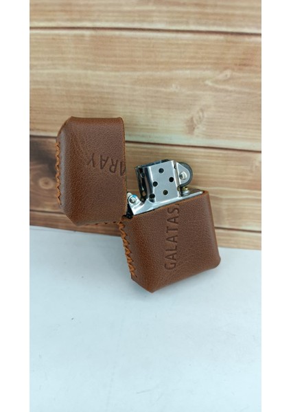 Galatasaray Kişiye Özel Hakiki Deri Mekanizmalı Kartlık ve Deri Kılıflı Benzinli Çakmak 2 Li Set indirimleri