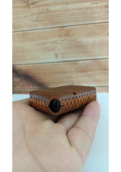 Galatasaray Kişiye Özel Hakiki Deri Mekanizmalı Kartlık ve Deri Kılıflı Benzinli Çakmak 2 Li Set modelleri