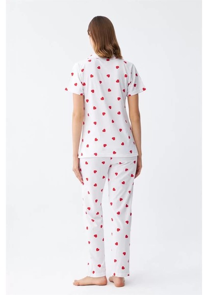 Kadın Beyaz Kırmızı Kalpli Önden Düğmeli Pijama Takımı