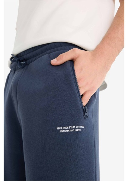 Regular Fit Beli Bağcıklı İçi Yumuşak Tüylü Paçası Lastikli Baskılı Fermuar Cepli Eşofman Altı indirimleri