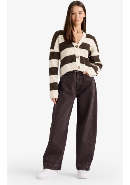 Regular Fit V Yaka Çizgili Düğmeli Hırka A2416AX25WN fiyatları