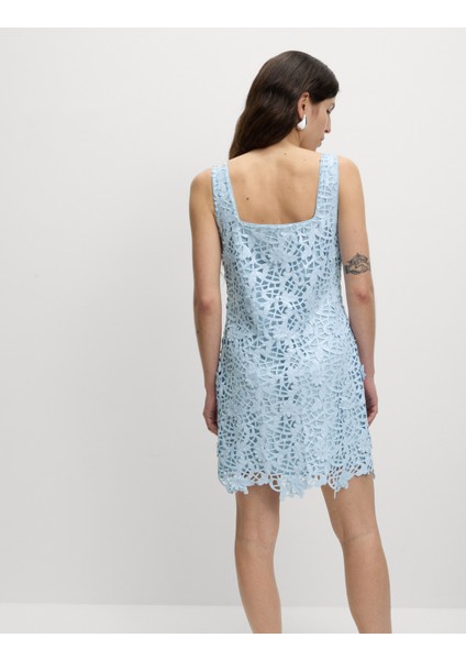 Çiçek Desenli Pul İşlemeli Kare Yaka Dantel Detaylı Mini Elbise