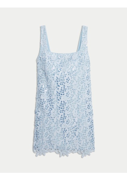 Çiçek Desenli Pul İşlemeli Kare Yaka Dantel Detaylı Mini Elbise