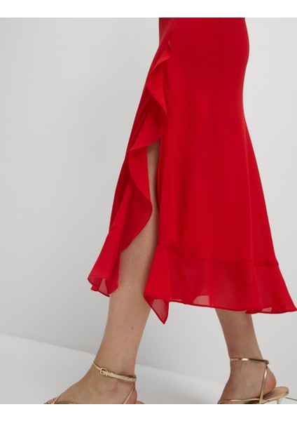 Dökümlü Yakalı Midaxi Askılı Elbise