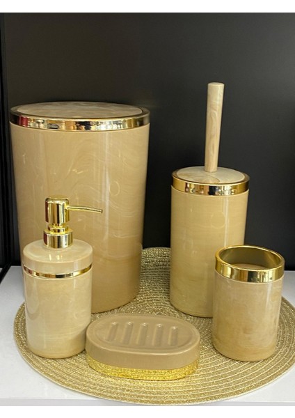 Akrilik Yuvarlak Banyo Seti 5’li – Krem Mermer Desen, Gold Kromajlı Şık Tasarım